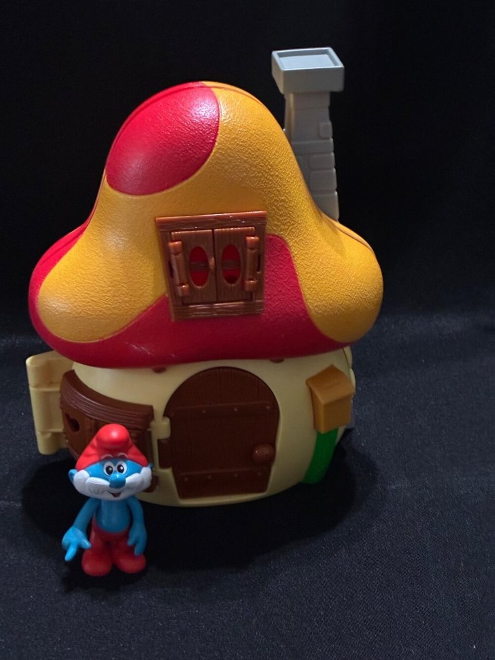 JAKKS Pacific The Smurfs Papa Smurf's Mushroom House Playset released in 2008